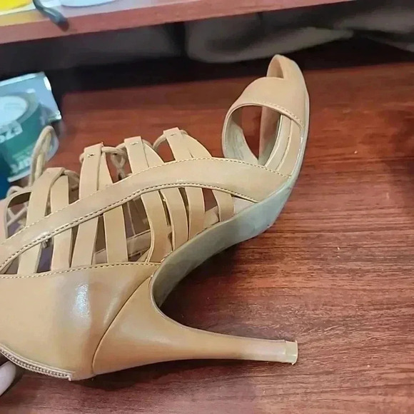 Guess Womens Caged heels. Size 8 - Picture 7 of 7